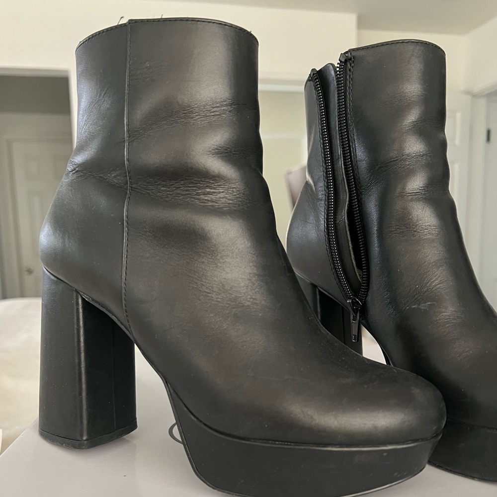 Steve Madden Grate black leather ankle boot